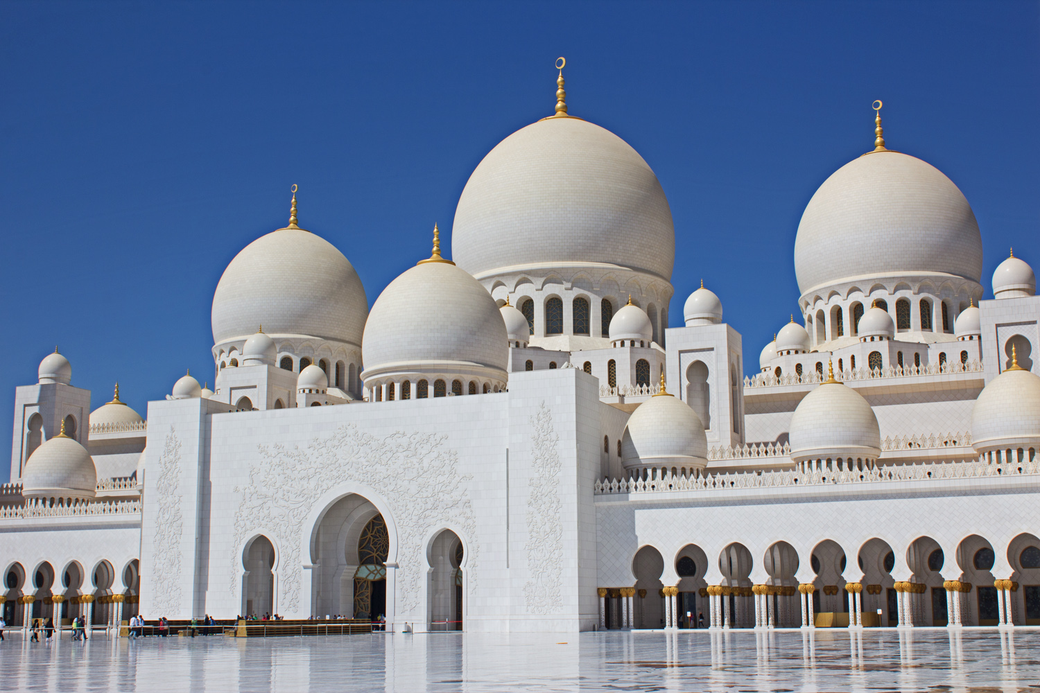 Sheikh Zayed Grand Mosque - Abu Dhabi Tour by Instasky Tourism